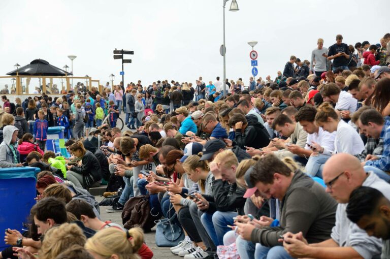 stress door social media