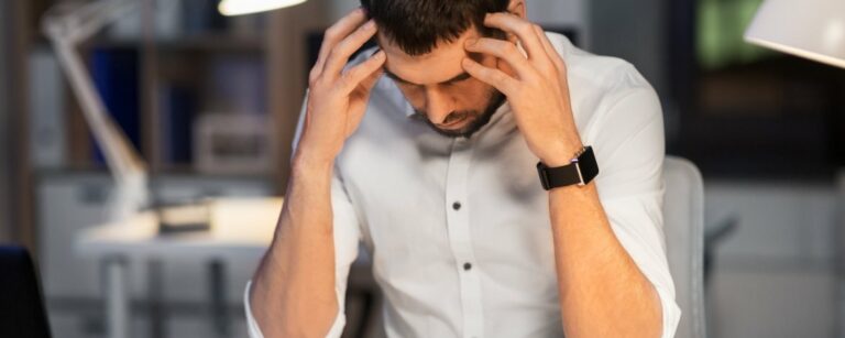 Je werk niet afkrijgen: een bron van vermoeidheid en stress
