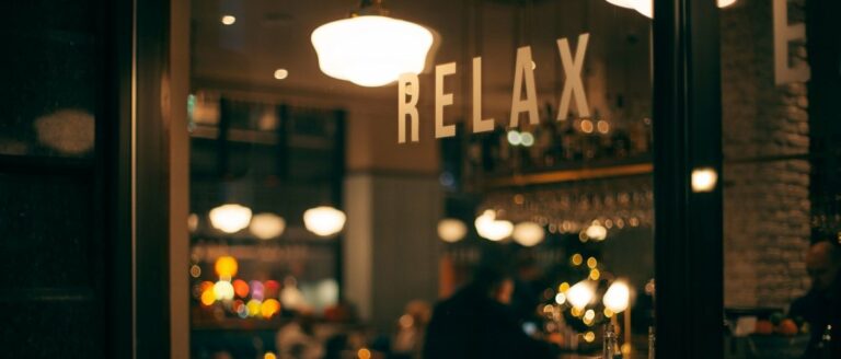 Relaxed zijn: hoe kan je relaxen om te ontstressen? (15 tips)