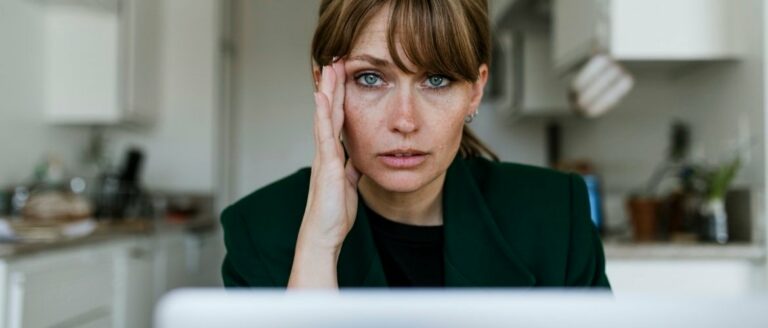 Op je tenen lopen en de relatie met stress en een burn-out