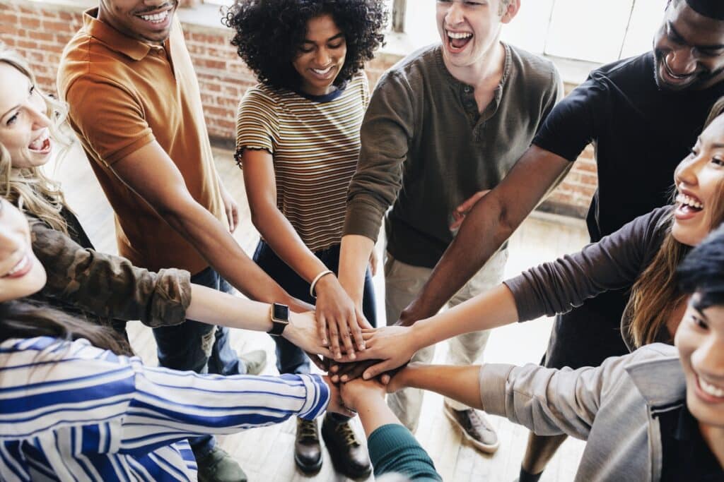 omring jezelf met positieve mensen en kom uit die negatieve spiraal