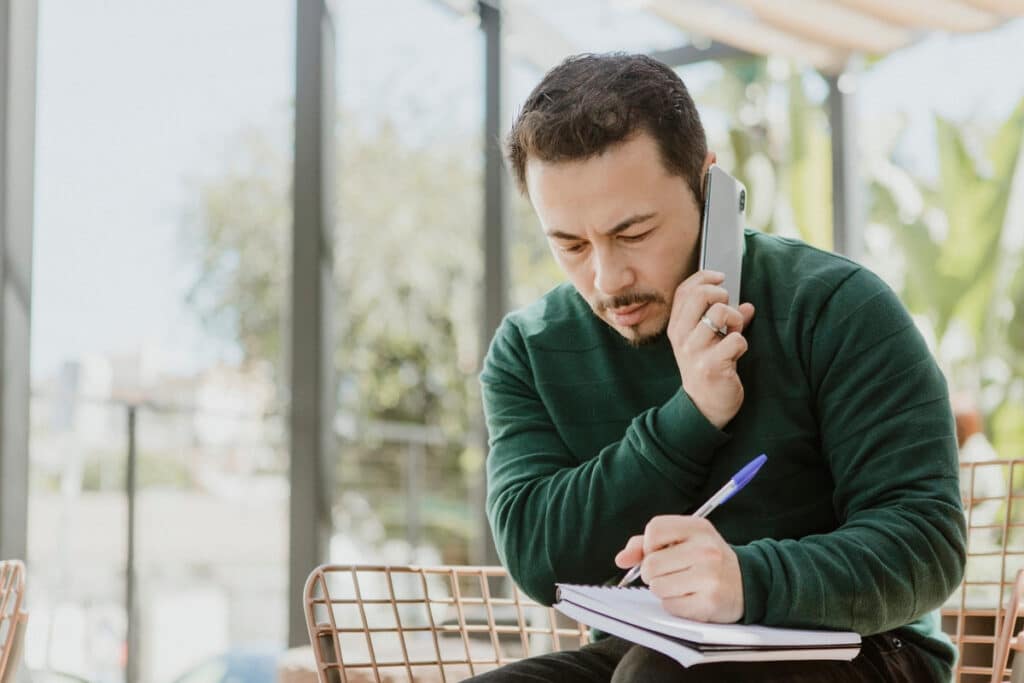 Hoe ontstaat telefoonangst en bang zijn om telefoonop te nemen?