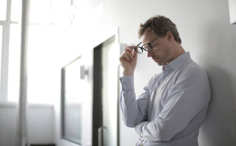 Andere mensen niet willen teleurstellen en de link met stress en burn-out