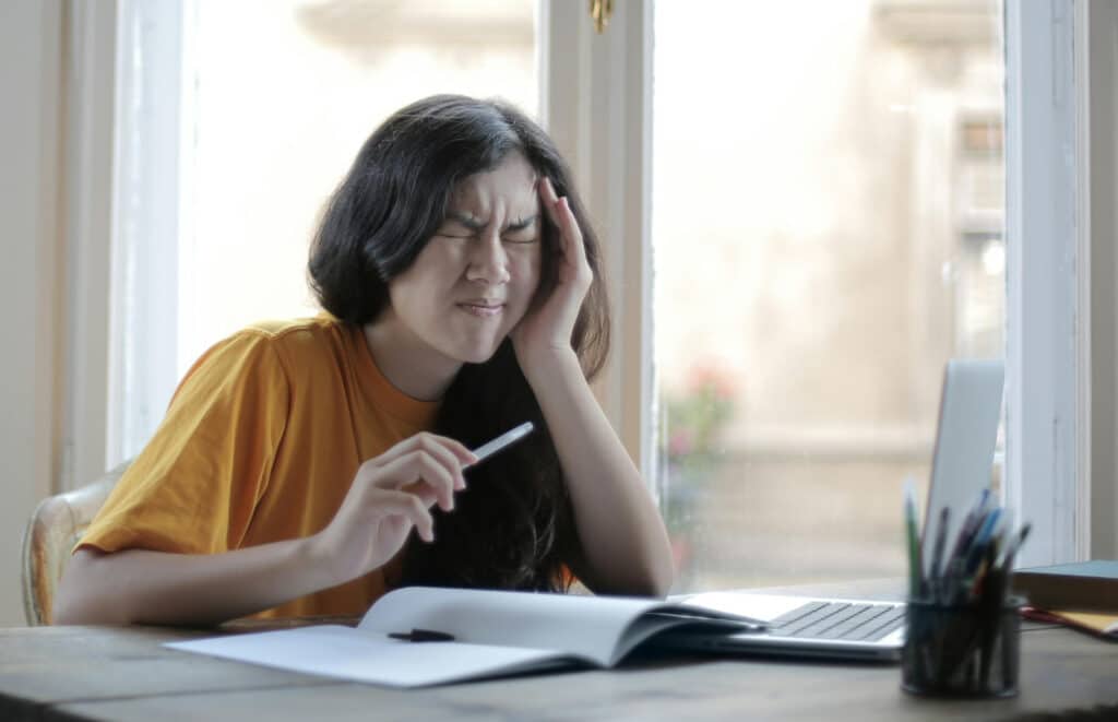 Wat is emotionele pijn en wat is de link met stress en burn-out